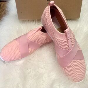 UGGs, color pink, size 9 1/2